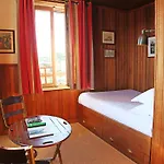 Hotel La Maison Du Bassin 3*