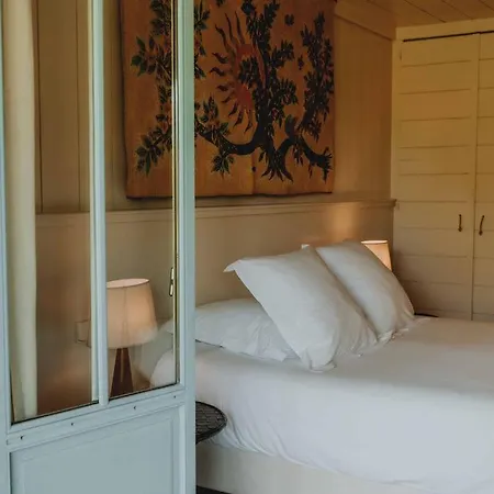 La Maison Du Bassin Hotel 3*