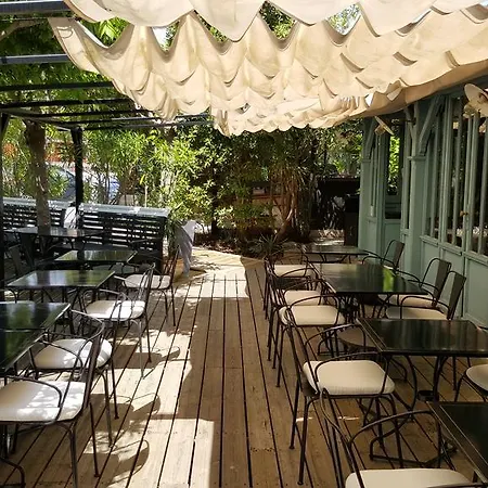Hotel La Maison Du Bassin 3*