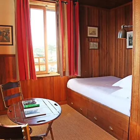 Hotel La Maison Du Bassin 3*