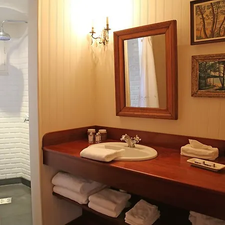 Hotel La Maison Du Bassin 3*